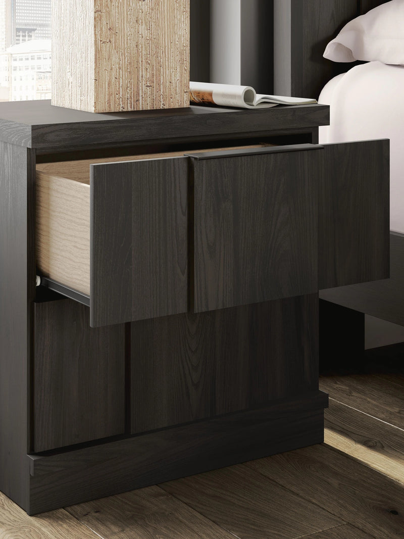 Shaehartin Nightstand