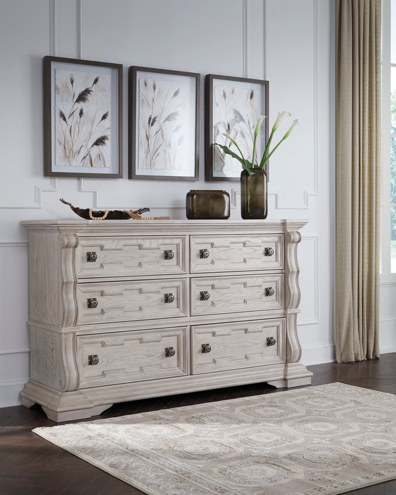 Bruchandi Dresser