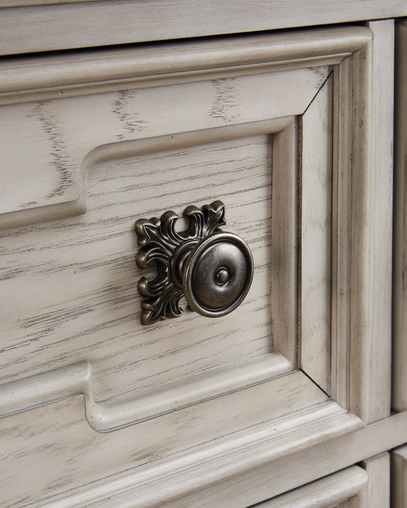 Bruchandi Dresser
